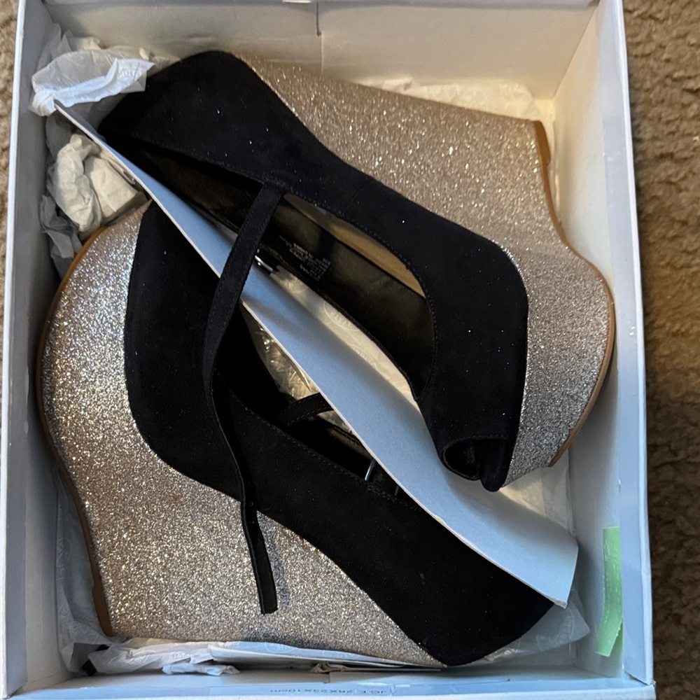 Steve Madden Black and Silver Glitter Wedges
